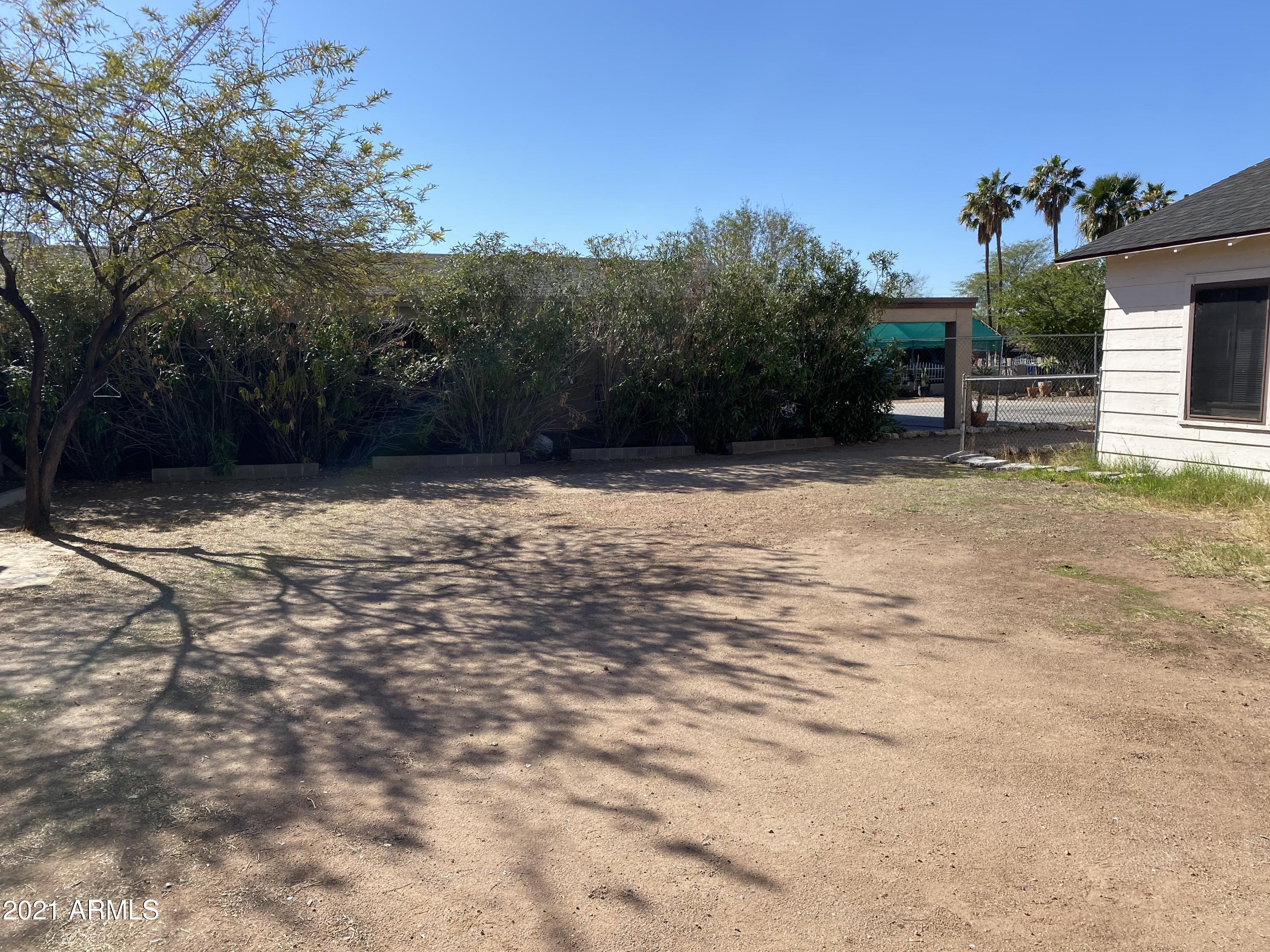 1037 North 25th Street, Unit 2 Phoenix, AZ 85008 - Photo 18 of 18 a view of a backyard of a house