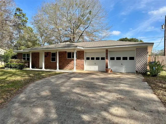 $209,900 | 113 Carriage Lane, Silsbee, TX 77656