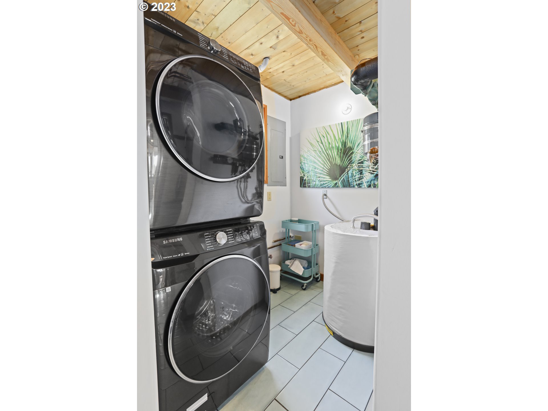 238 Acme Road White Salmon, WA 98672 - Photo 20 of 48 a utility room with dryer and washer