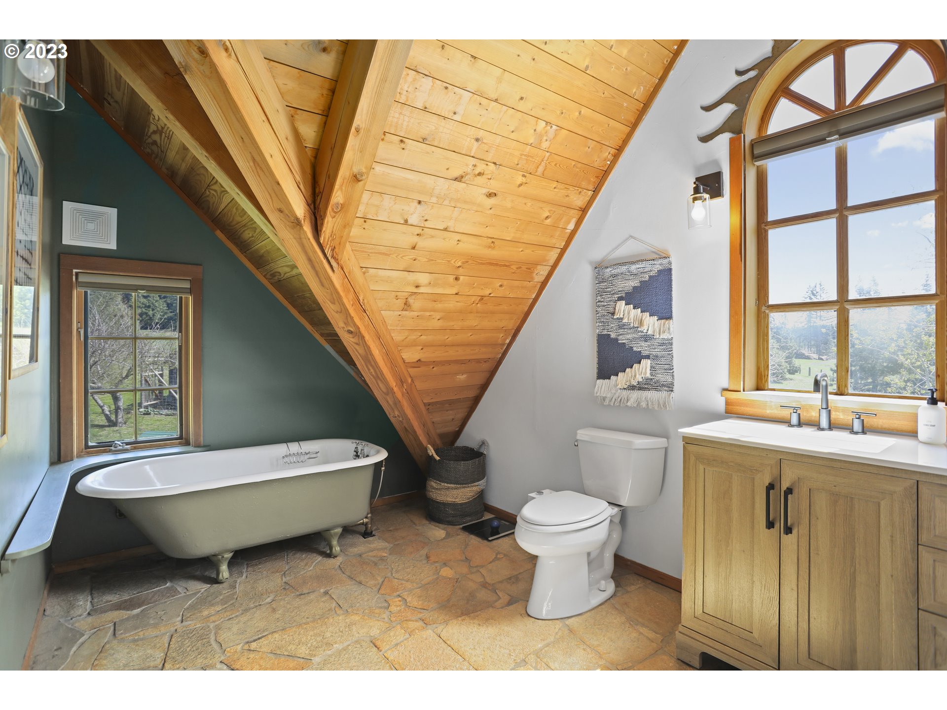 238 Acme Road White Salmon, WA 98672 - Photo 27 of 48 a bathroom with a sink toilet and window