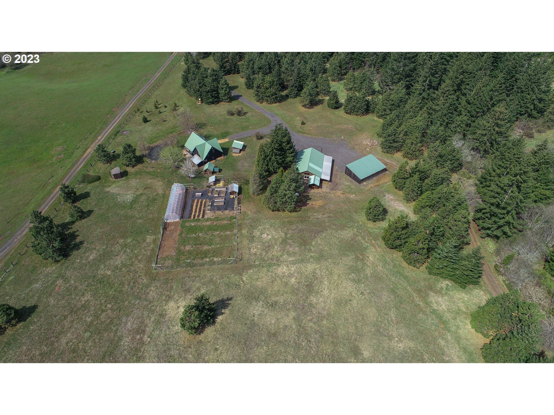 238 Acme Road White Salmon, WA 98672 - Photo 42 of 48 a picture of a city