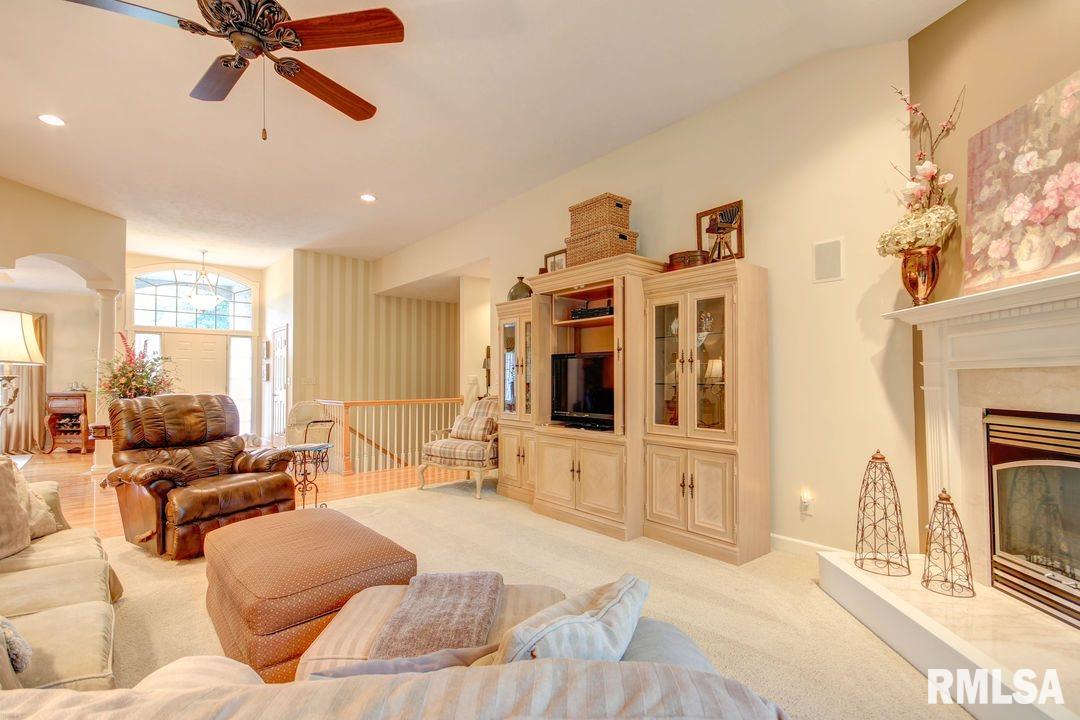 4332 Creek Road Springfield, IL 62711 - Photo 3 of 36