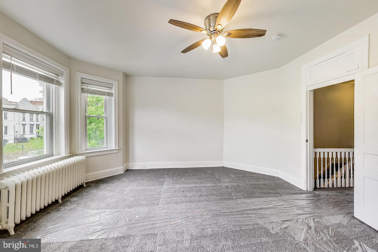 137 R Street Northeast Washington, DC 20002 - Photo 19 of 28 Owner's suite