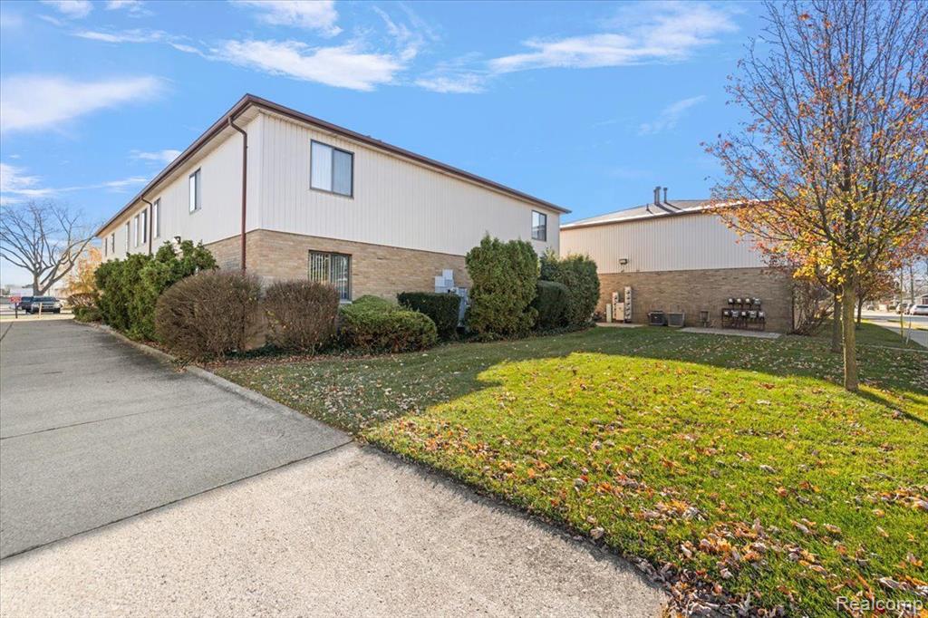 16411 East 10 Mile Road Eastpointe, MI 48021 - Photo 12 of 57
