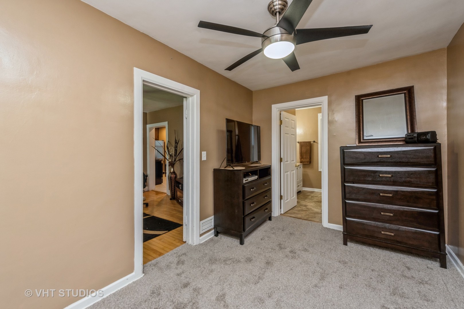 105 Grove Avenue Fox River Grove, IL 60021 - Photo 6 of 16 a view of room with furniture and a ceiling fan