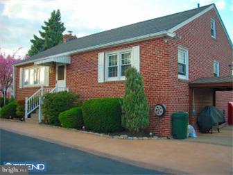 10911 Knights Road Philadelphia, PA 19154 - Photo 1 of 12 Exterior Front