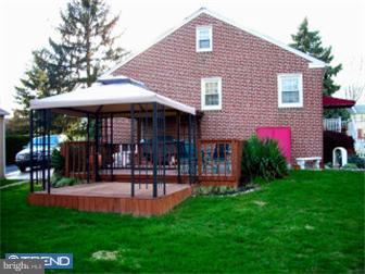 10911 Knights Road Philadelphia, PA 19154 - Photo 3 of 12 Exterior Back