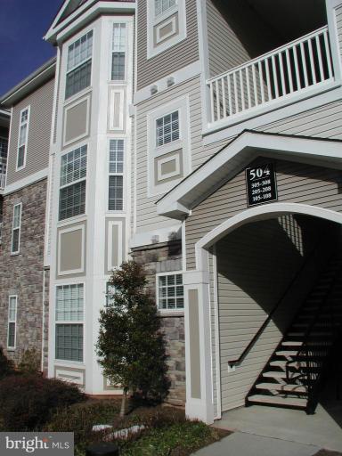 504 Sunset View Terrace Southeast, Unit 208 Leesburg, VA 20175 - Photo 1 of 14 Exterior (Main)