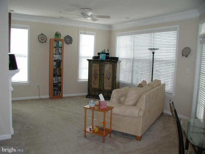 504 Sunset View Terrace Southeast, Unit 208 Leesburg, VA 20175 - Photo 2 of 14 Living Room
