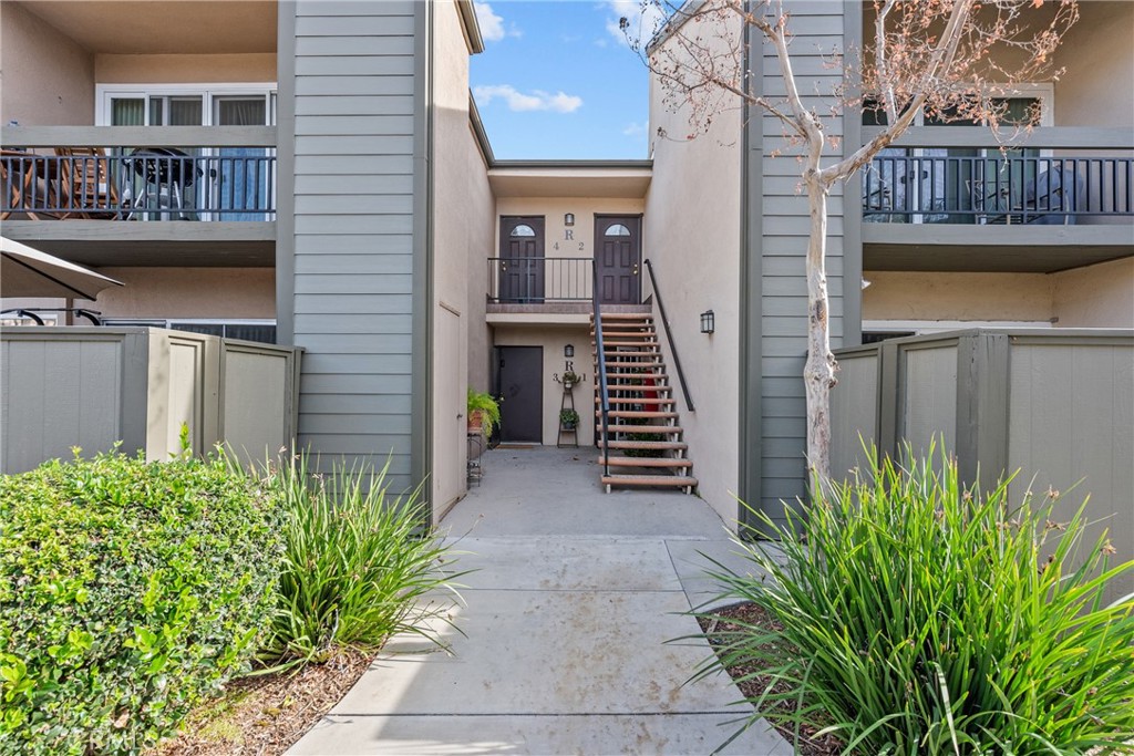 25736 Player Drive, Unit R4 Valencia, CA 91355 - Photo 3 of 25 Gallery Image 3