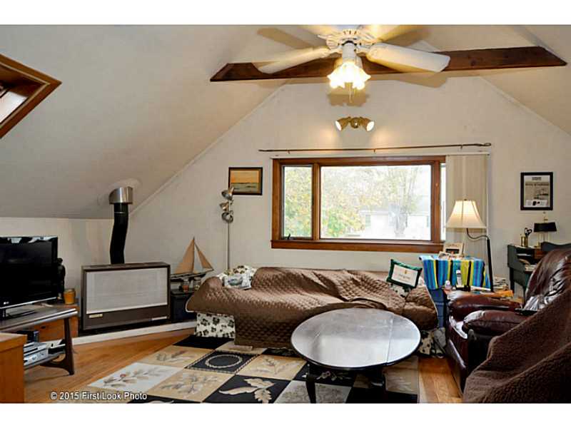 10 Cummings Road Newport, RI 02840 - Photo 22 of 25 Living Room.