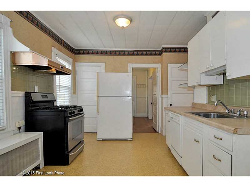 10 Cummings Road Newport, RI 02840 - Photo 4 of 25 Kitchen.