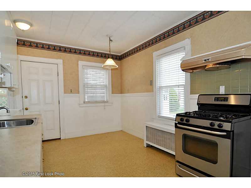 10 Cummings Road Newport, RI 02840 - Photo 6 of 25 Kitchen.
