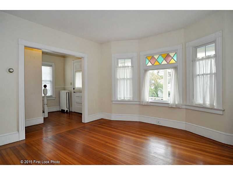 10 Cummings Road Newport, RI 02840 - Photo 7 of 25 Living Room.