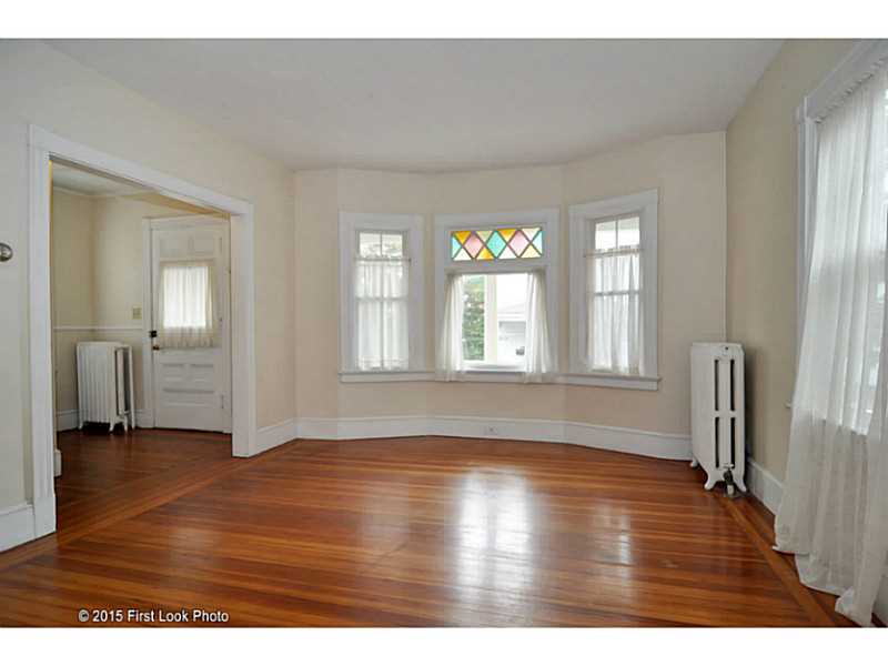 10 Cummings Road Newport, RI 02840 - Photo 8 of 25 Living Room.