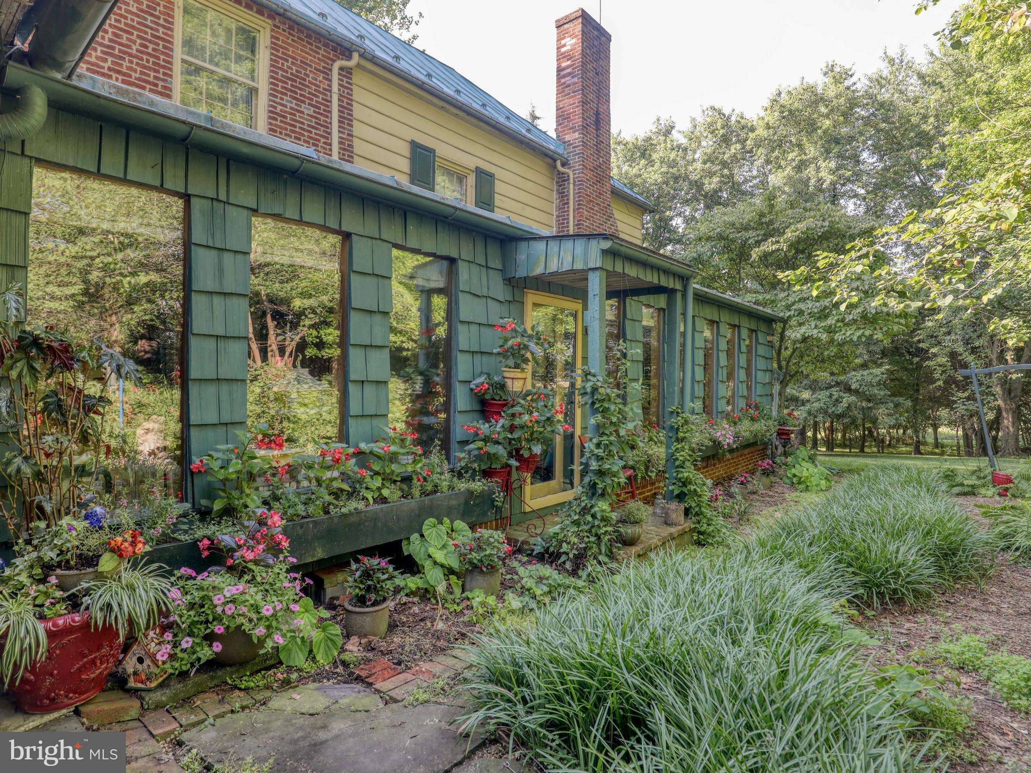 1965 North Mildred Street Ranson, WV 25438 - Photo 5 of 52