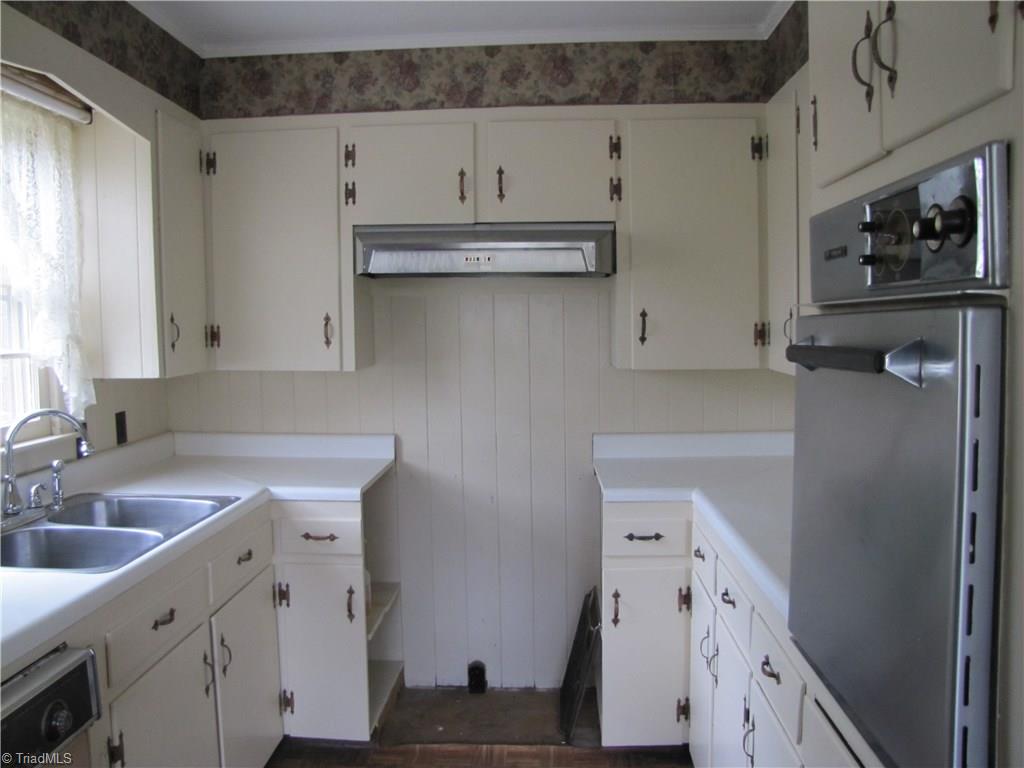 331 Leonard Road Mount Airy, NC 27030 - Photo 3 of 11 Gallery Image 3