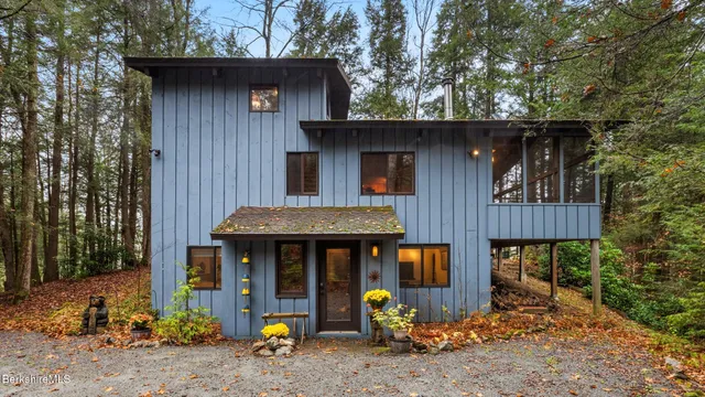 $799,000 | 343 Lakeshore Drive, Sandisfield, MA 01255