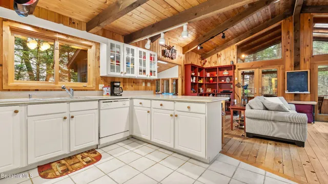 $799,000 | 343 Lakeshore Drive, Sandisfield, MA 01255