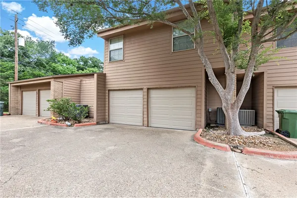 $2,000 | 3122 Camelot Drive, Unit 33, Bryan, TX 77802