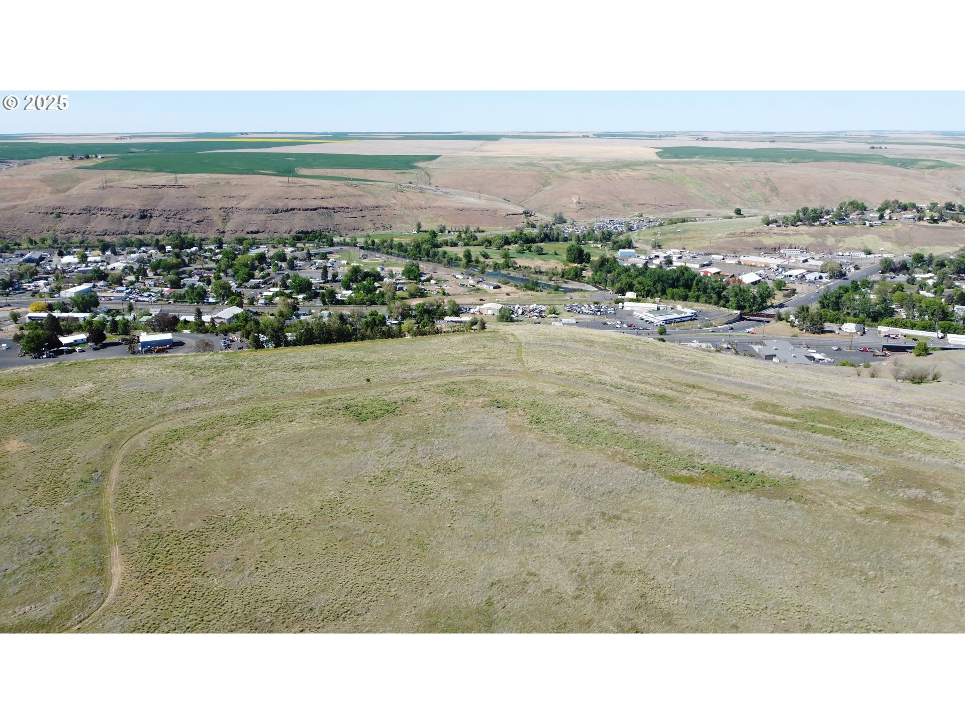 1110 Goad Road, Unit 1002 Pendleton, OR 97801 - Photo 2 of 10 a view of an ocean beach