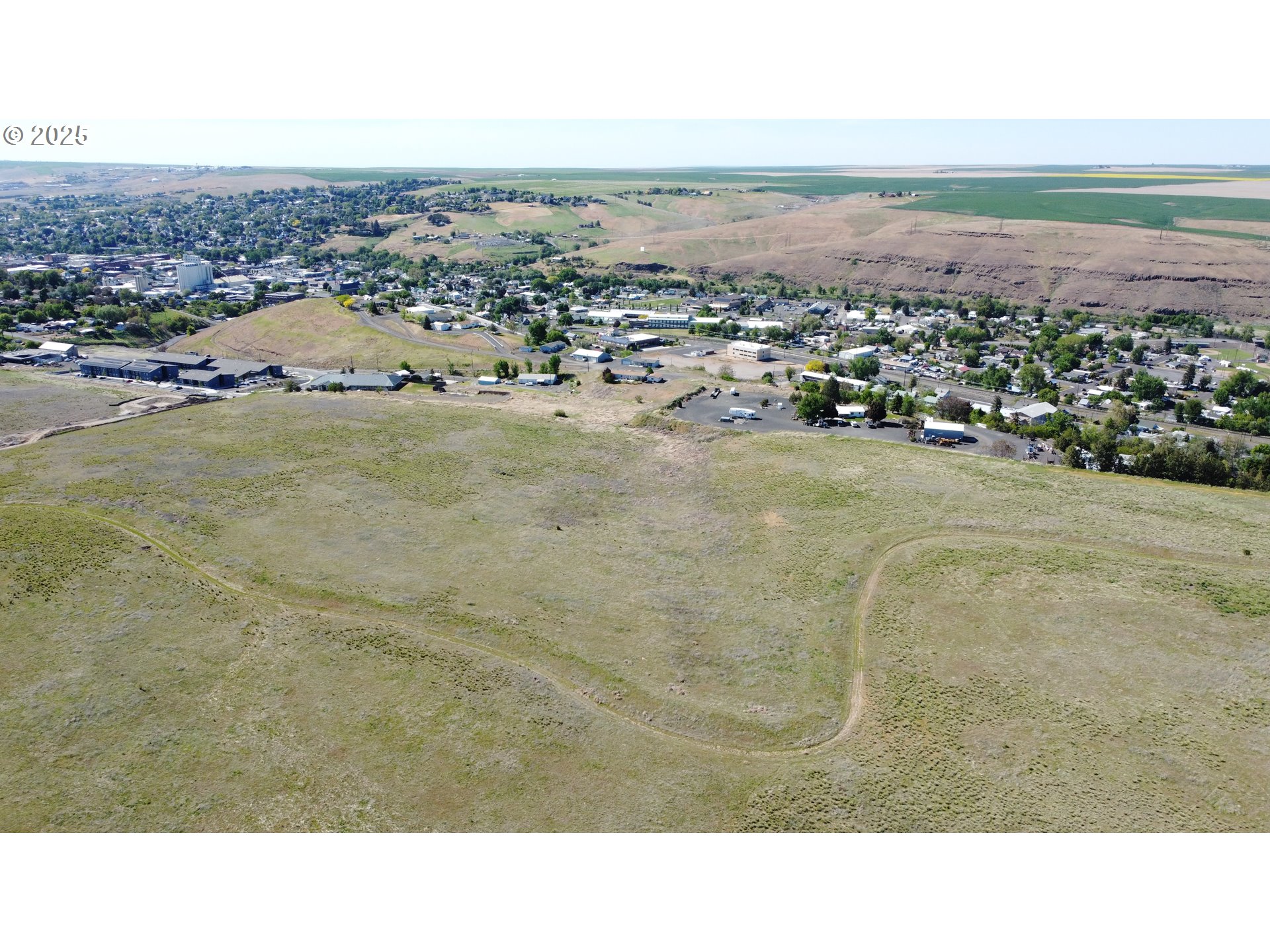 1110 Goad Road, Unit 1002 Pendleton, OR 97801 - Photo 3 of 10 a bathroom with a toilet