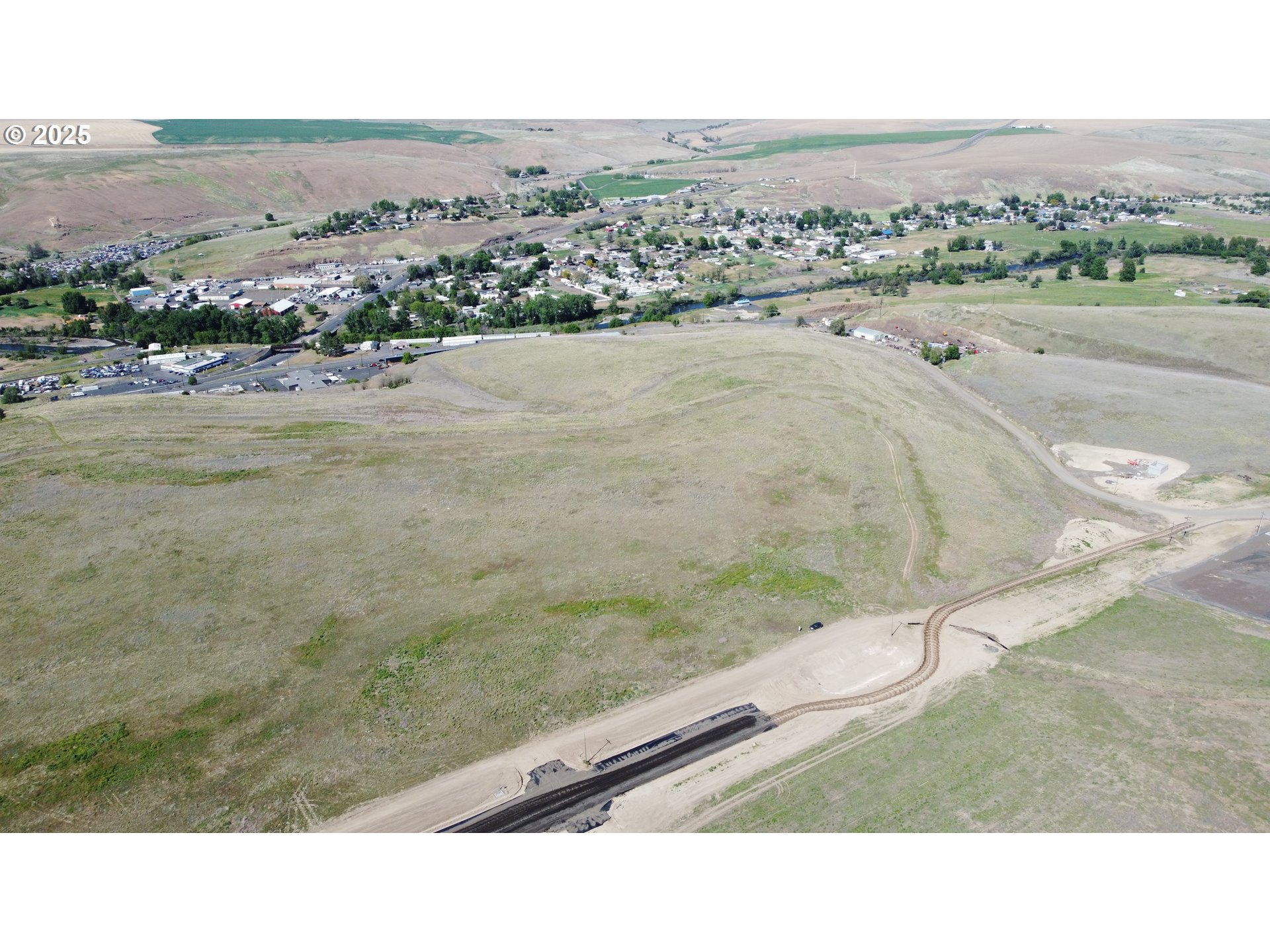 1110 Goad Road, Unit 1002 Pendleton, OR 97801 - Photo 7 of 10 a picture of city view and ocean view