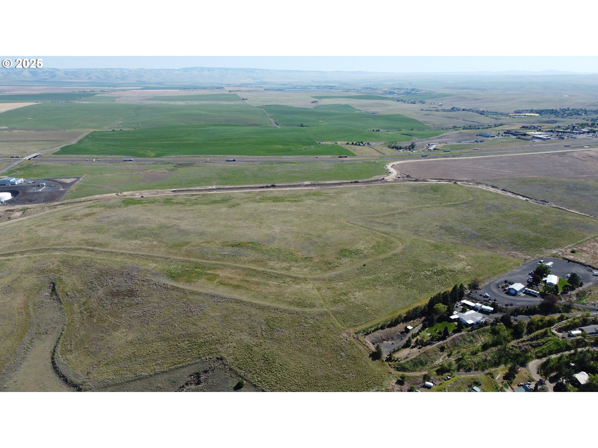 1110 Goad Road, Unit 1002 Pendleton, OR 97801 - Photo 10 of 10 a black and white photo of a golf course