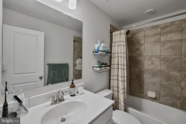 $3,400 | 865 Weald Way, Clarksburg, MD 20871