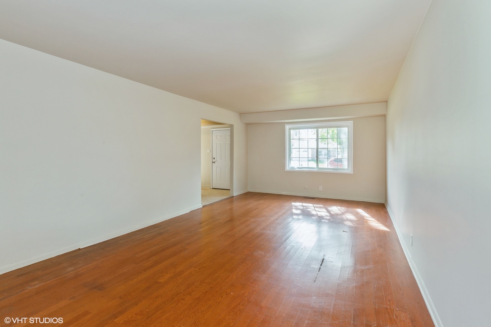 536 Redwood Road Bolingbrook, IL 60440 - Photo 2 of 13