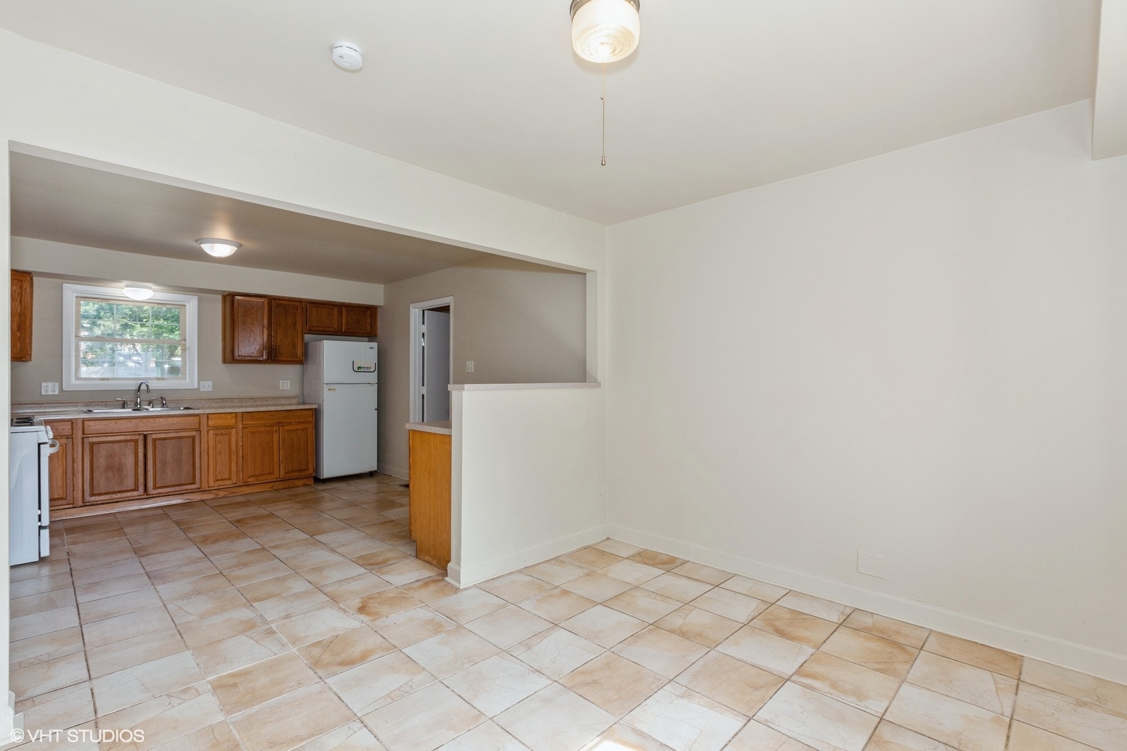 536 Redwood Road Bolingbrook, IL 60440 - Photo 3 of 13