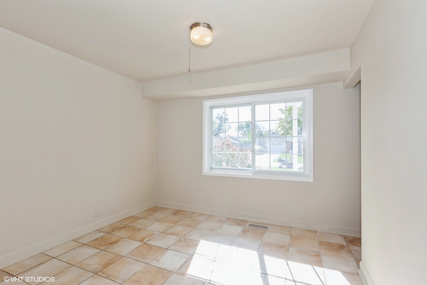 536 Redwood Road Bolingbrook, IL 60440 - Photo 4 of 13