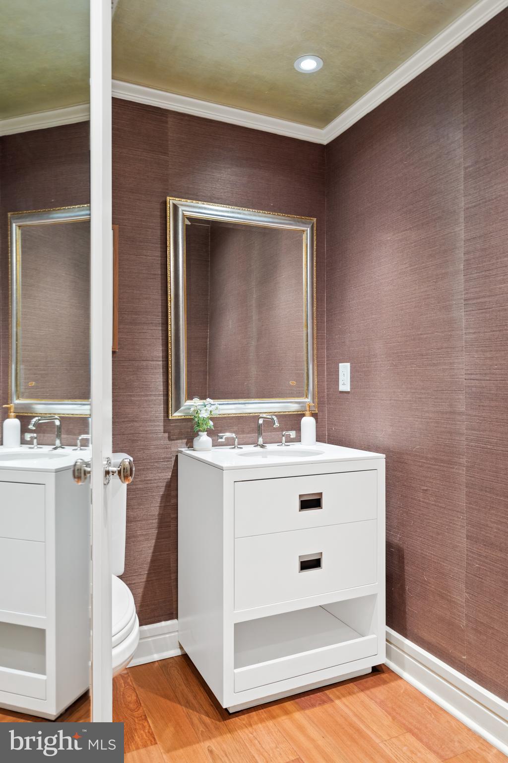 1111 23rd Street Northwest, Unit 4C Washington, DC 20037 - Photo 36 of 39 a view of living room with furniture and mirror