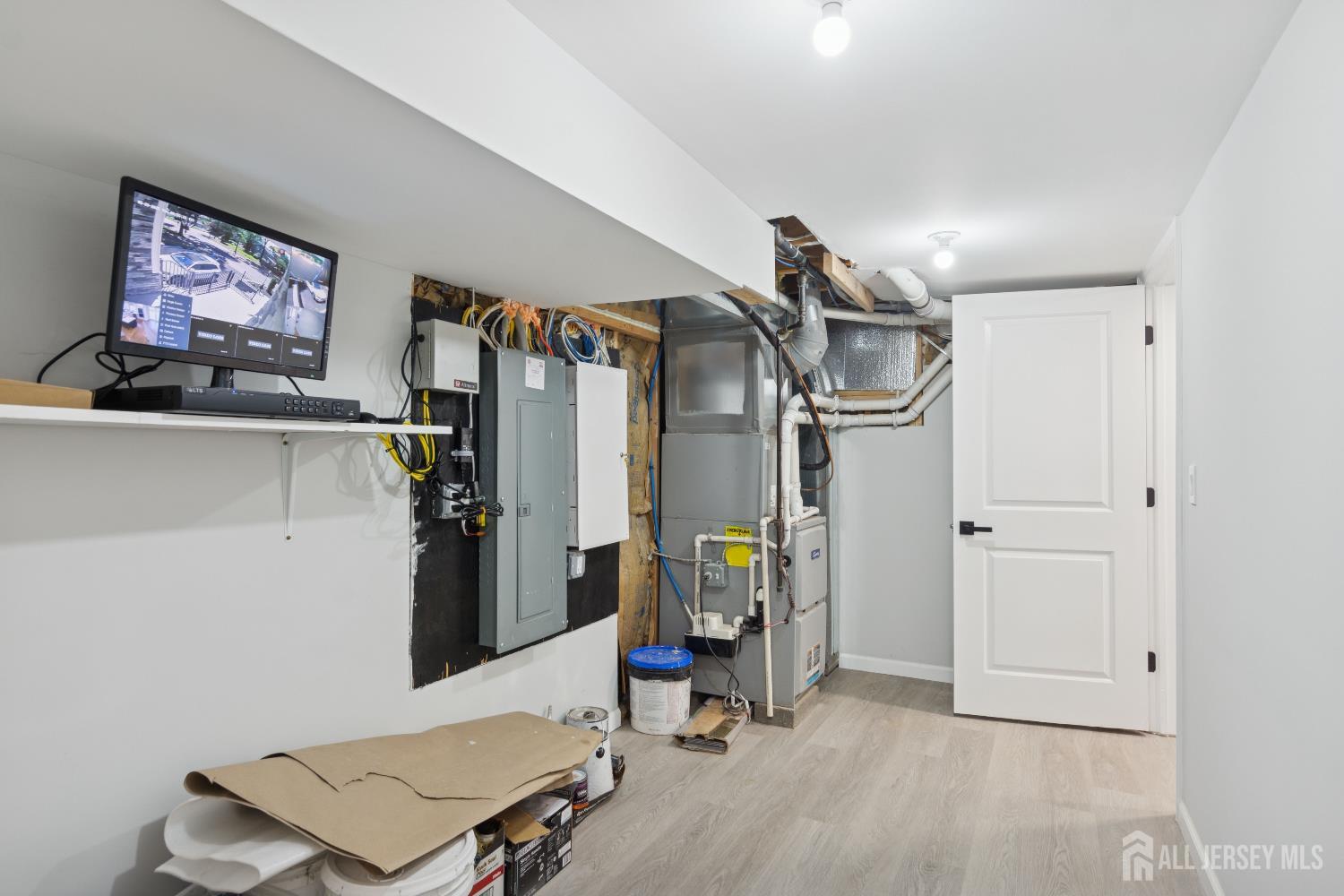 831 West Inman Avenue Rahway, NJ 07065 - Photo 31 of 35 a view of a room with gym equipment