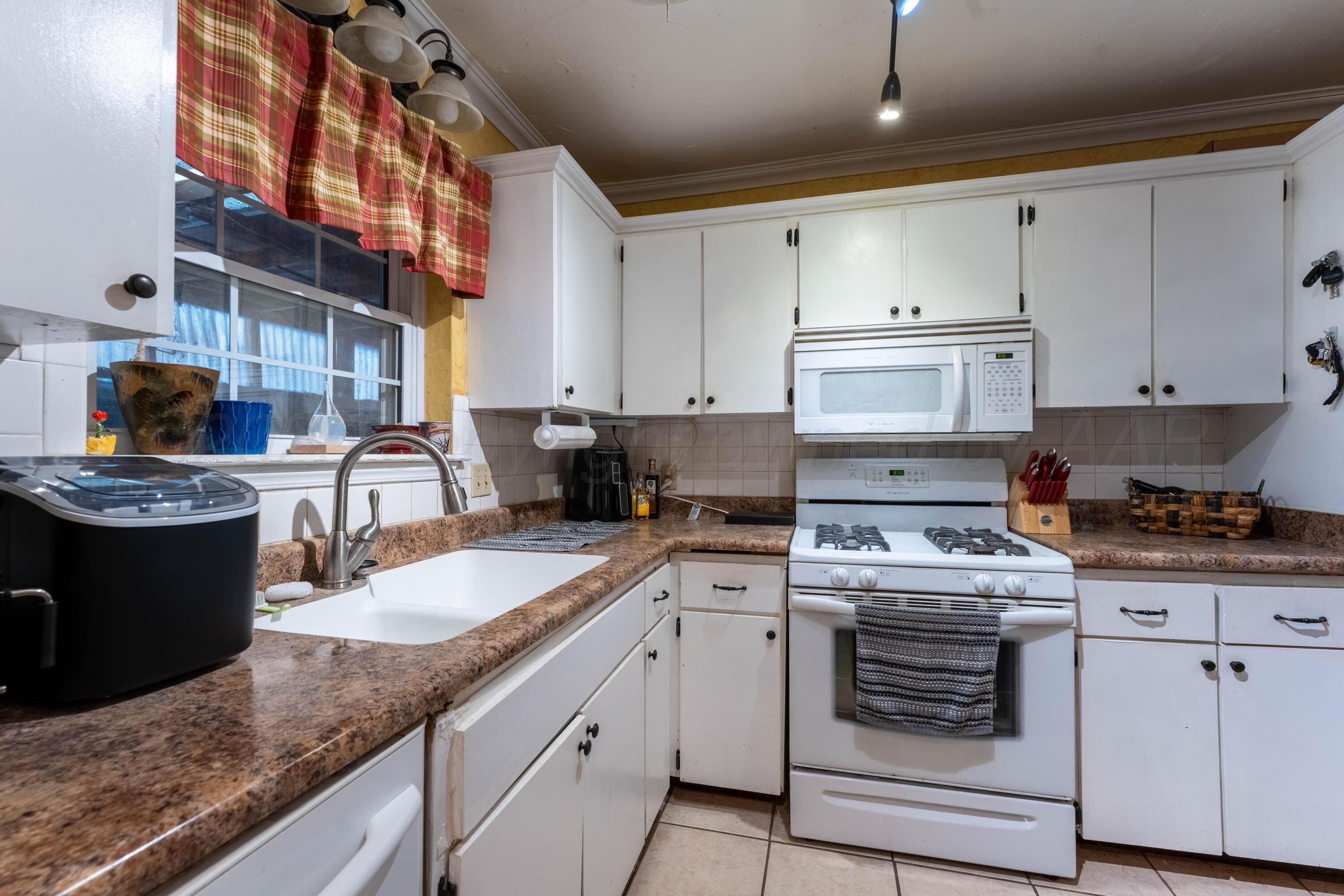 5131 Susan Drive Amarillo, TX 79110 - Photo 10 of 29 12 KITCHEN