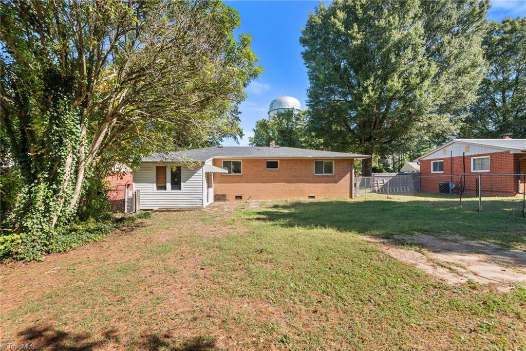 1006 Hasty School Road Thomasville, NC 27360 - Photo 7 of 24