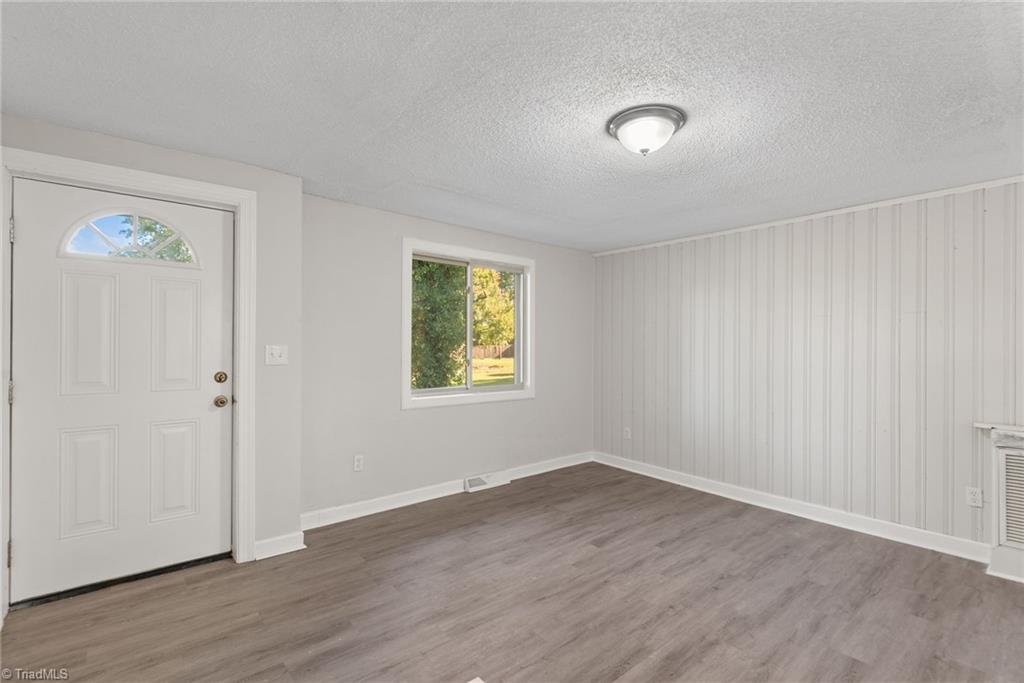 1006 Hasty School Road Thomasville, NC 27360 - Photo 8 of 24