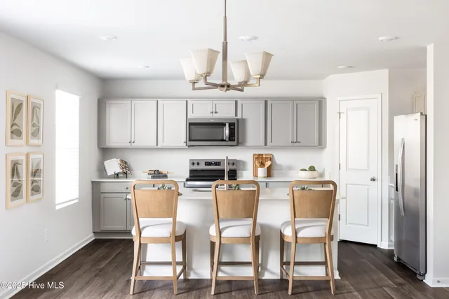 $364,810 | 611 South Squires Run Lane, Richlands, NC 28574