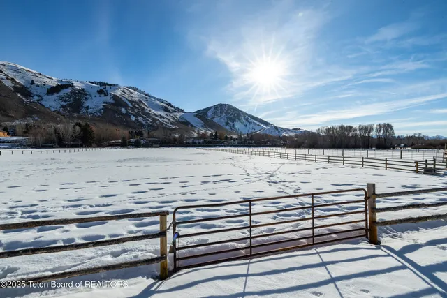 $10,250,000 | 3755 Trail Drive, Jackson, WY 83001