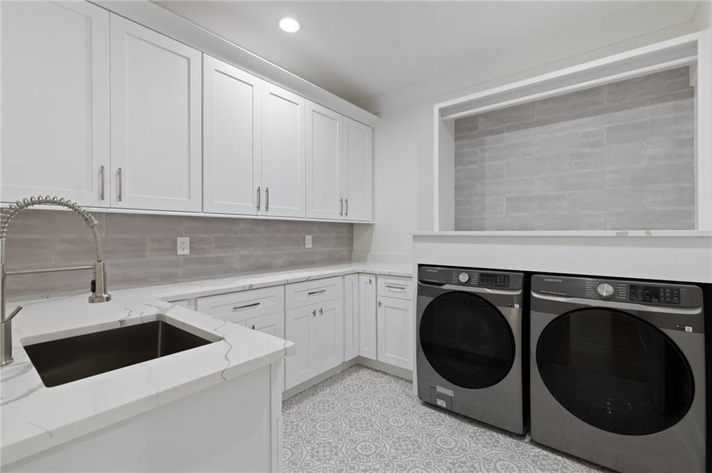 461 Harry McCarty Road Bethlehem, GA 30620 - Photo 46 of 78 a utility room with sink dryer and washer