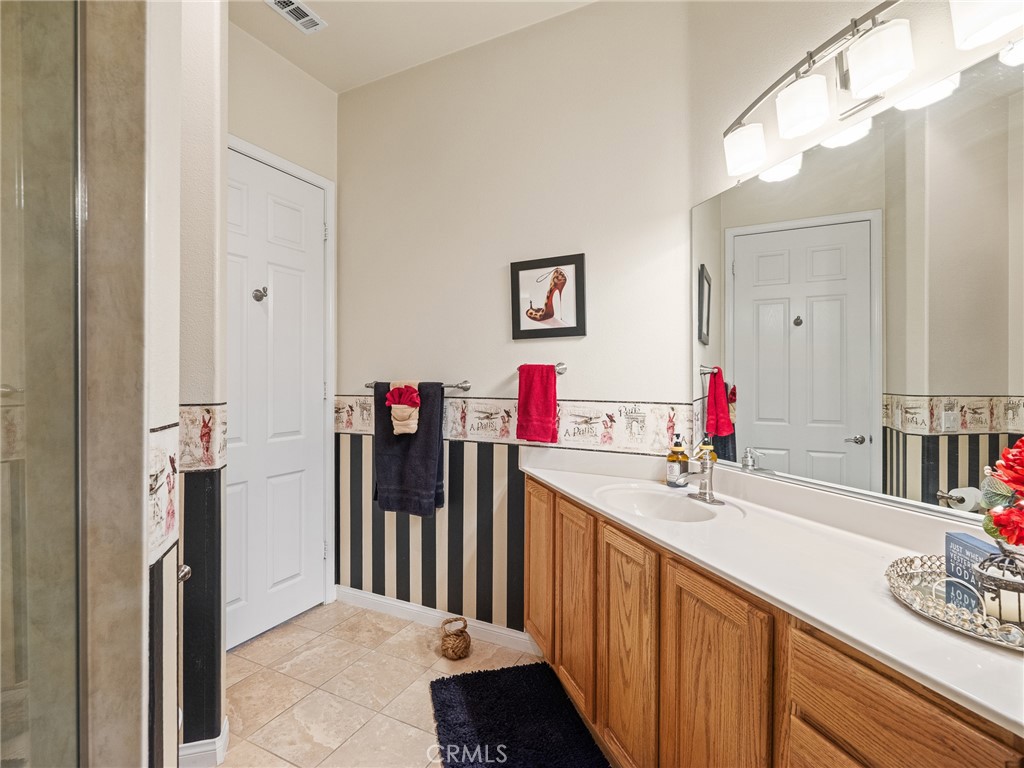 19330 Galloping Hill Road Apple Valley, CA 92308 - Photo 11 of 46 2nd Bathroom