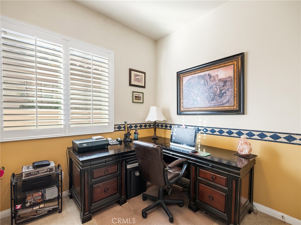 19330 Galloping Hill Road Apple Valley, CA 92308 - Photo 13 of 46 3rd room/ Office or Den