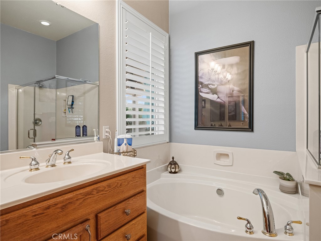 19330 Galloping Hill Road Apple Valley, CA 92308 - Photo 19 of 46 Primary Bathroom with bathtub