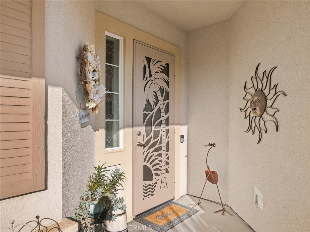 19330 Galloping Hill Road Apple Valley, CA 92308 - Photo 3 of 46 Front Entry