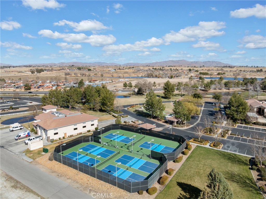 19330 Galloping Hill Road Apple Valley, CA 92308 - Photo 34 of 46 Courts