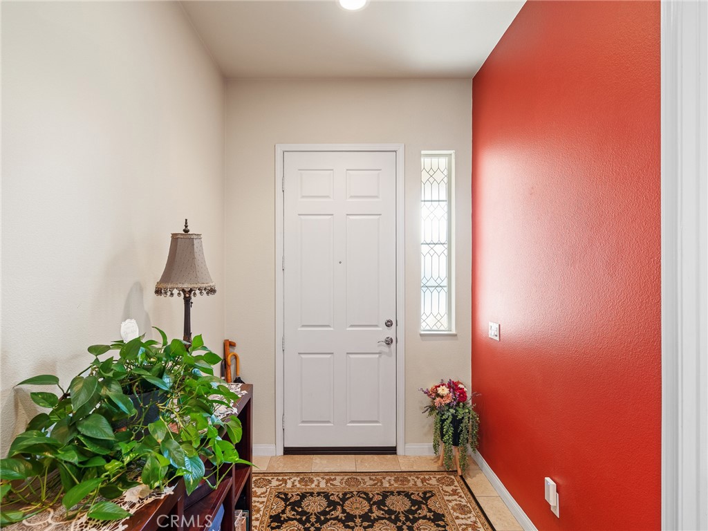 19330 Galloping Hill Road Apple Valley, CA 92308 - Photo 4 of 46 Entry