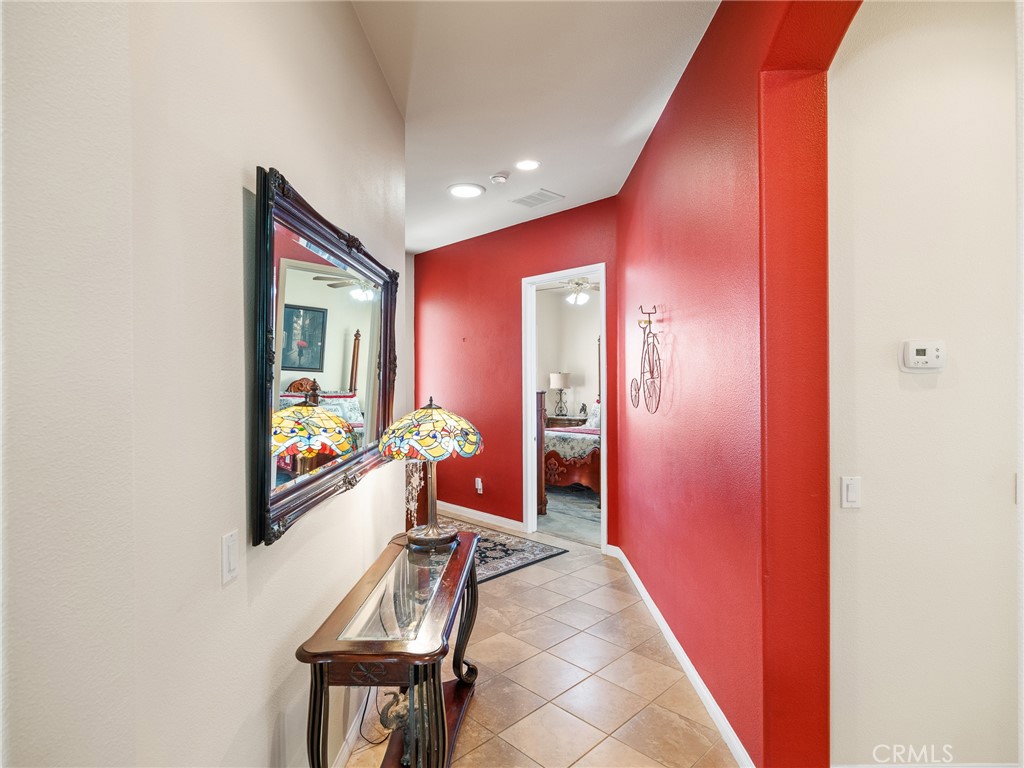 19330 Galloping Hill Road Apple Valley, CA 92308 - Photo 5 of 46 Hallway