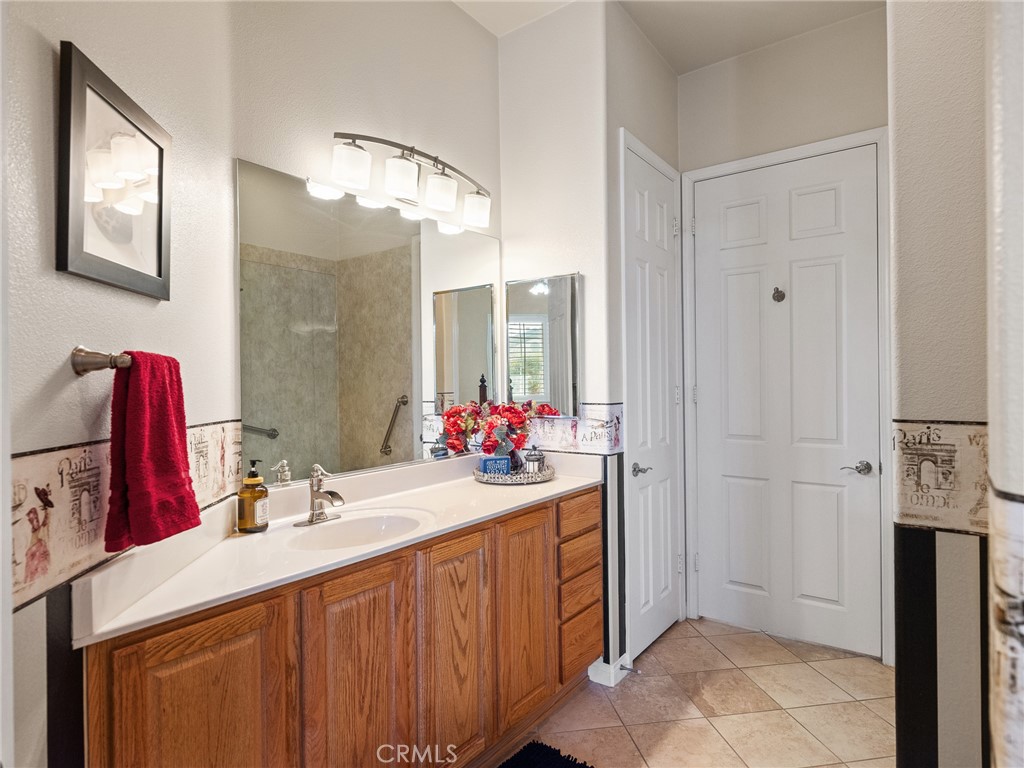 19330 Galloping Hill Road Apple Valley, CA 92308 - Photo 8 of 46 2nd Bathroom