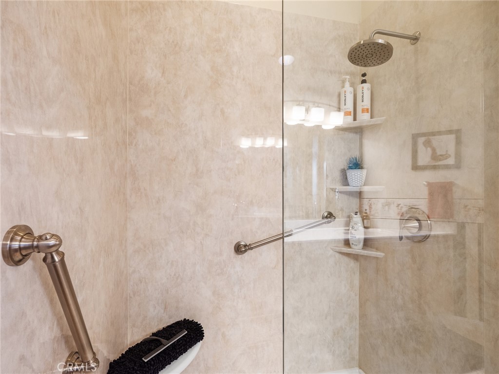 19330 Galloping Hill Road Apple Valley, CA 92308 - Photo 9 of 46 2nd Bathroom