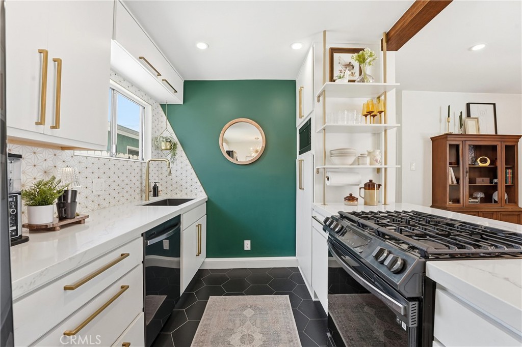 2157 Gale Avenue Long Beach, CA 90810 - Photo 7 of 25